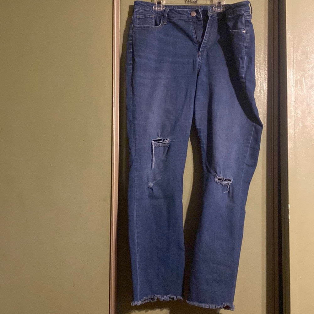 Women distressed jeans